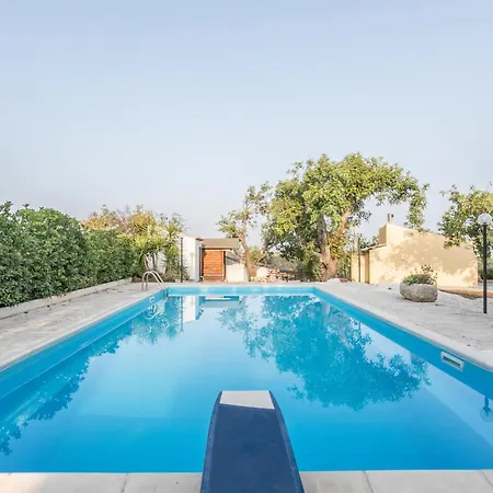 Awesome In With Outdoor Swimming Pool Holiday home Modica