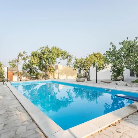 Awesome In With Outdoor Swimming Pool *